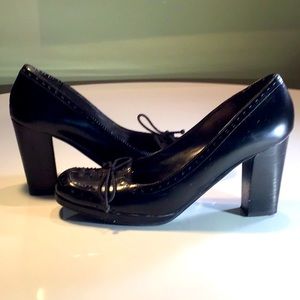 WOMANS BLACK PATENT LEATHER BLOCK HEEL DRESS TIE SHOES SIZE 8